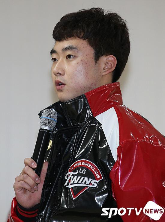 [포토S] 김재성 '신인의 패기를 보여드리겠습니다'