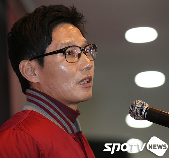 [포토S] 염경엽 감독 '발전을 위해 잔소리 많이 할 것'