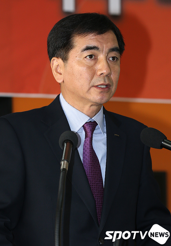 [포토S] 시무식 하고 있는 롯데 자이언츠 신임 이창원 대표