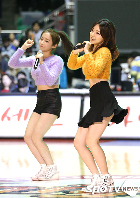 [포토S] 트랜디 루루 '코트에 나서 깜찍한 공연'