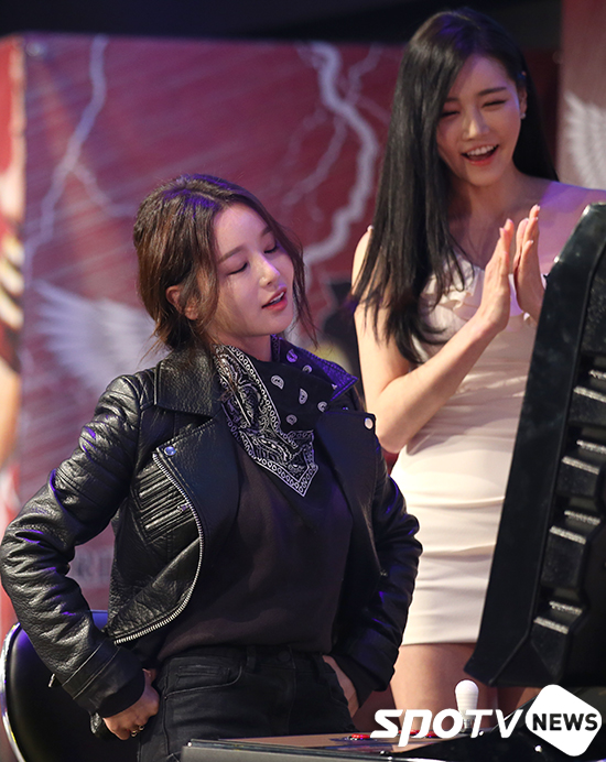 [포토S] 남규리 '프로게이머 별거 아니네'