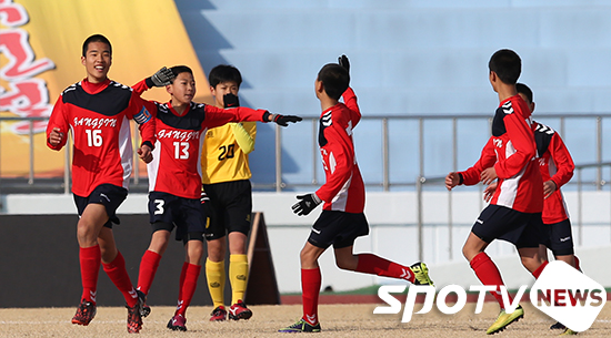 [포토S] 김유민 '첫 득점의 기쁨 나누며'