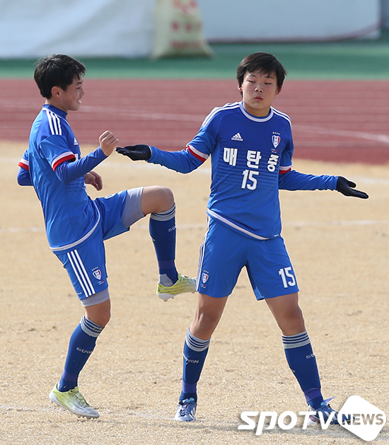 [포토S] 오현규 '득점하고 발차기 한 방'