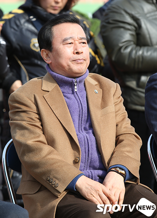 [포토S] 시상식에 자리한 김석한 중등축구연맹 명예회장