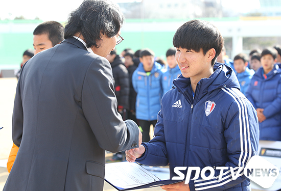 [포토S] 최우수선수상 수상한 매탄중 신상휘