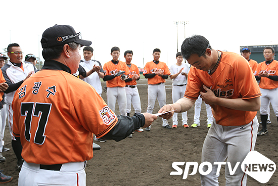 [포토S] 맹활약 송광민 '오늘의 MVP'