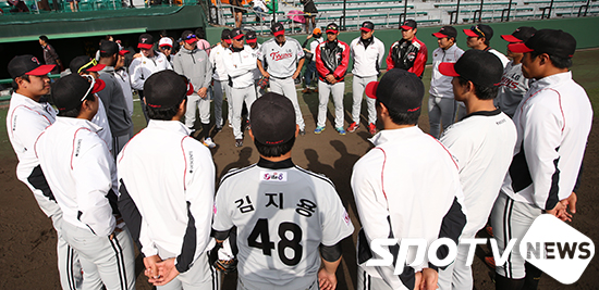 [포토S] 경기 후 미팅 하고 있는 LG 트윈스