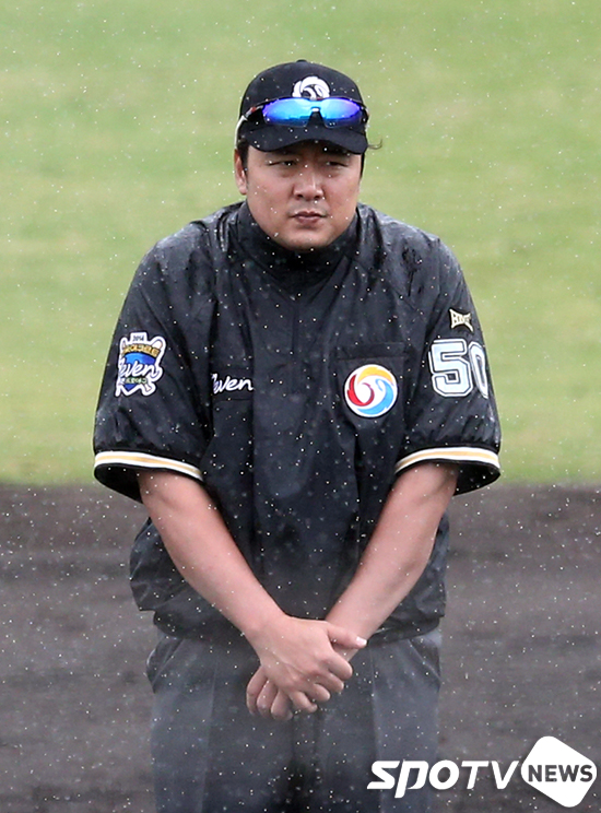 [포토S] '심판도 비는 추워요'