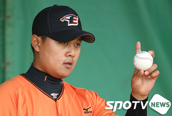 [포토S] 유창식 '한 개만 더'
