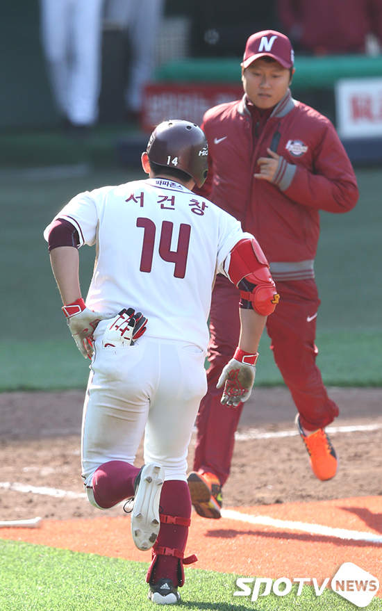 [포토S] 서건창 '통증에 걸을 수 없어'