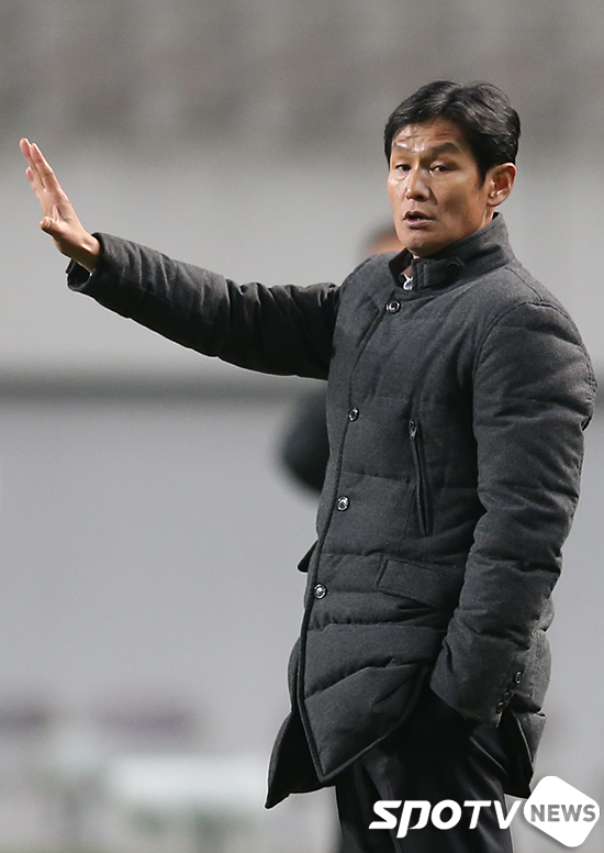 [포토S] 작전 지시하는 FC서울 최용수 감독