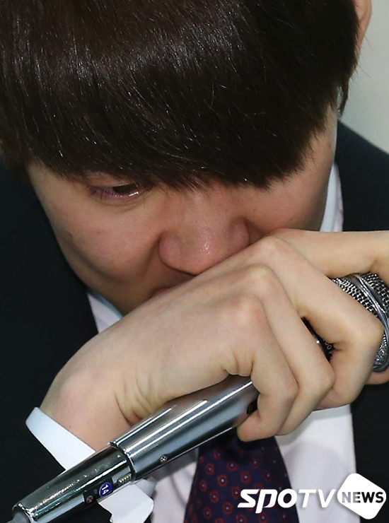 [포토S] 눈가 젖은 박태환