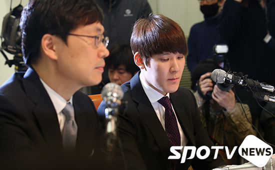 [포토S] 어두운 표정의 박태환