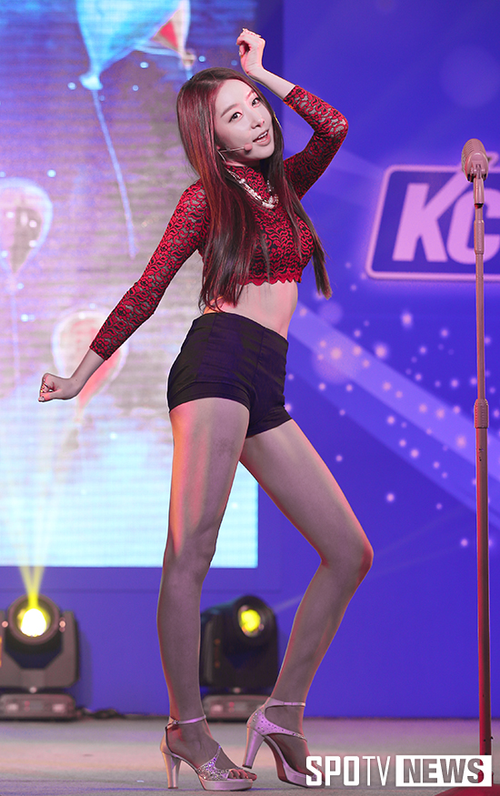 [포토S] 스텔라 가영 '숏팬츠 깜찍한 포즈'
