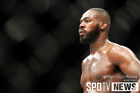 UFC 챔프 존 존스, 뺑소니 혐의로 수감→보석금 내고 석방