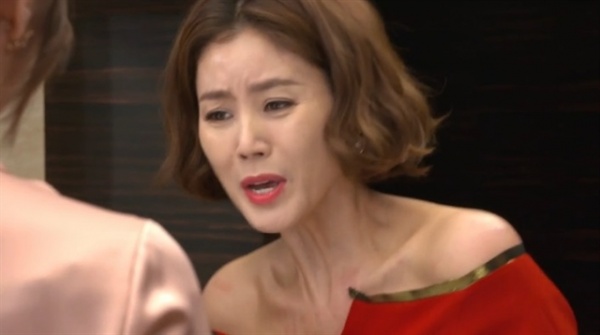 [여왕의 꽃 리뷰]"당장 벗어!" 양정아, 김성령 드레스 찢으며 첫 등장!