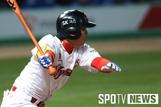 [포토S] 안타 날리는 SK 조동화