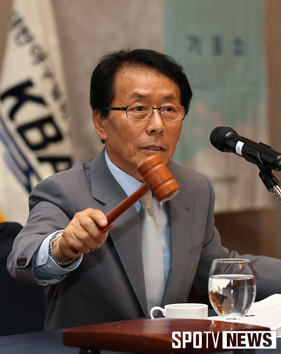 [포토S] 총회 개회를 선언하는 김종업 대행