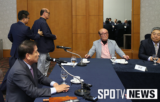 [포토S] 높은 언성으로 싸늘해진 야구협회장 선거