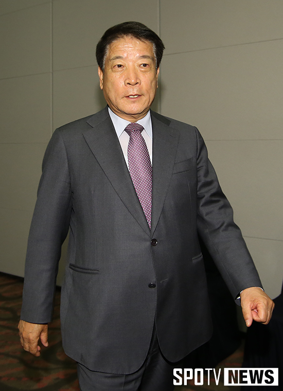 [포토S] 총회장에 들어서는 박상희 당선자