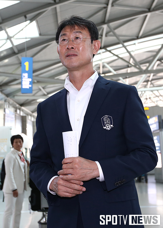 [포토S] 윤덕여 감독 '정상을 향해'