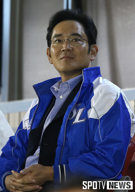[포토S] 삼성 라이온즈 점퍼 입은 이재용 부회장