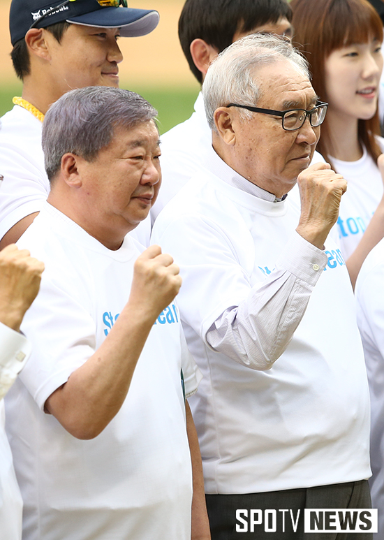 [포토S] 스포츠 도박 추방 캠페인 참여한 KBL 김영기 총재