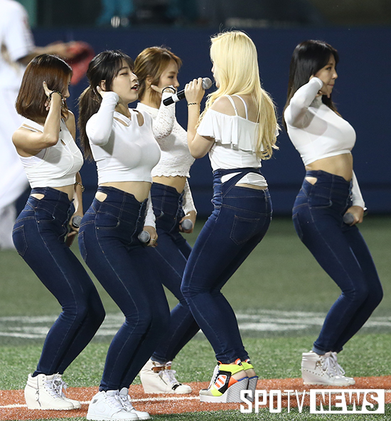 [포토S] 걸그룹 타히티 '그라운드 나와 특별공연'