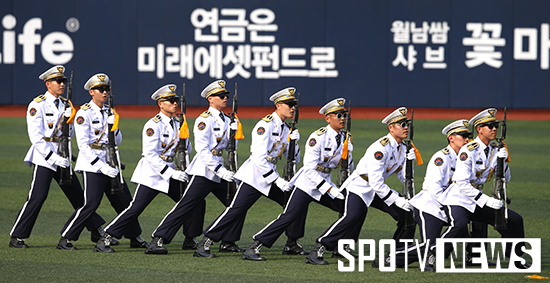 [포토S] 한 몸 같은 시범 보이는 경찰의장대