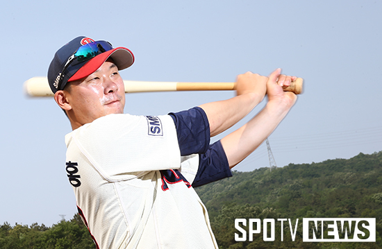 [포토S] 안치홍 '경찰 야구단 이끄는 스윙'
