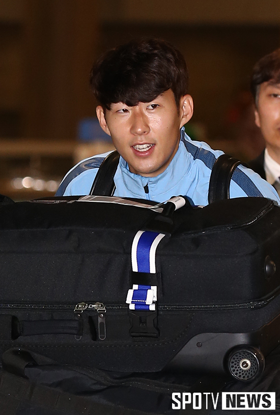 [포토S] 손흥민 '밝은 표정으로 귀국'