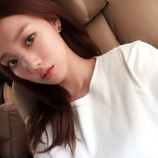 이성경, "귀엽고 청순한 외모"로 남심 저격!