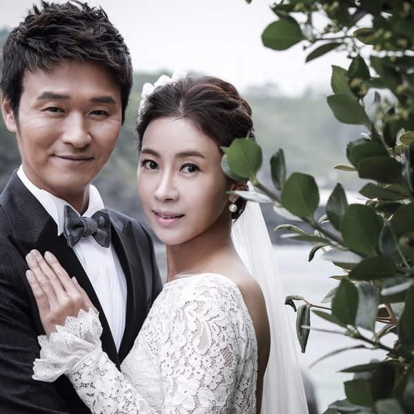 <맨도롱 또똣> '흑진주 커플' 웨딩화보 속 훈훈한 비주얼!