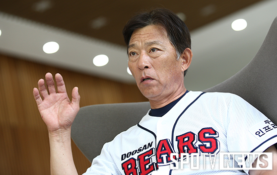 [포토S] 송재박 감독 '열정적인 답변'