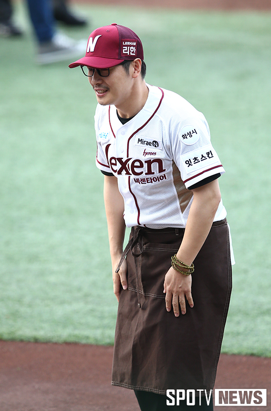 [포토S] 시타에 나선 만화가 김풍