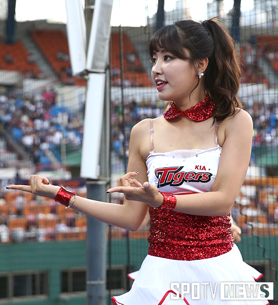 [포토S] KIA 치어리더 '매력 넘치는 네일아트'