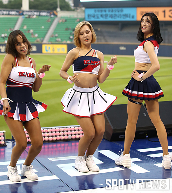 [포토S] 치어리더 폴리나 '프로들과 견줘도 손색없어'