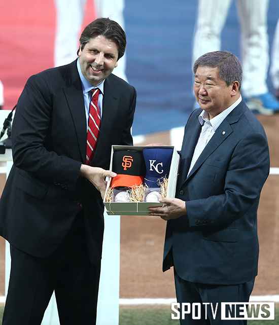 [포토S] 마크 리퍼트 대사 'KBO 홍보대사 됐어요'