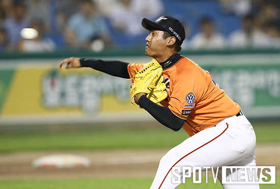 [포토S] 정광운 '프로 첫 등판 힘차게'