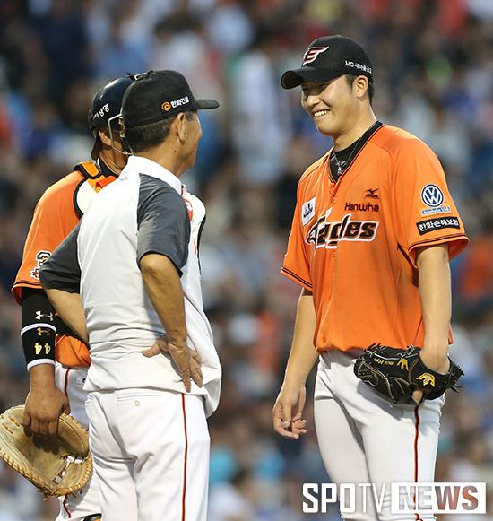 [스토리S] 김민우 '노히트에도 교체 됐어요'