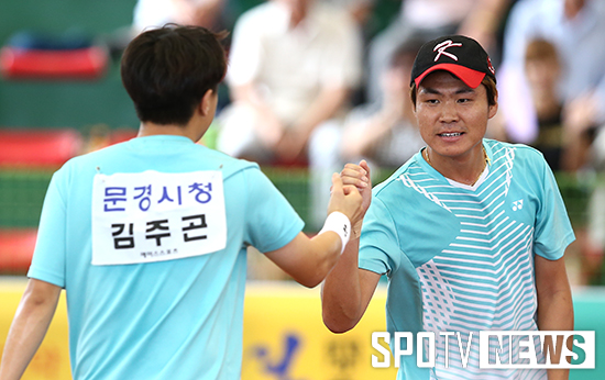 [포토S] 하이파이브 나누는 김주곤-김재복 조
