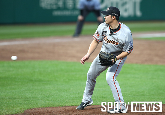 [포토S] 김민우 '옆으로 비켜가는 야속한 적시타'