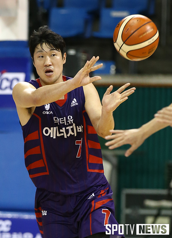 [포토S] 패스하는 전정규