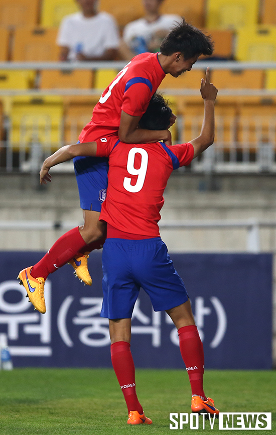 [포토S] 이상헌 '첫 득점 기쁨 나누며'