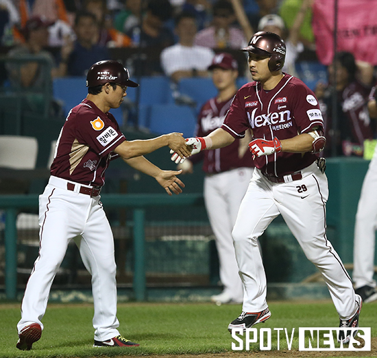 [포토S] 이택근 '홈런으로 경기는 원점'