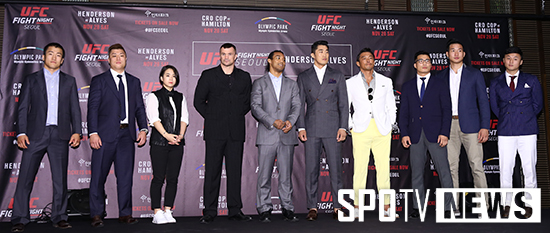 [포토S] UFC 파이터들의 기념촬영