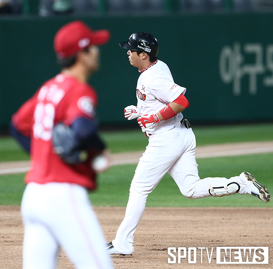 [포토S] 박재상 '도망가는 투런포'