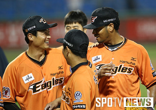 [포토S] 로저스 '정현석과 기분 좋은 승리 미소'