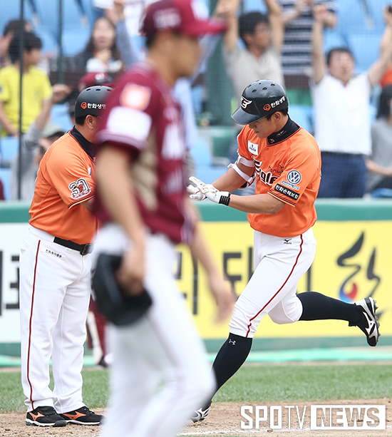 [포토S] 송주호 '짜릿한 데뷔 첫 홈런'