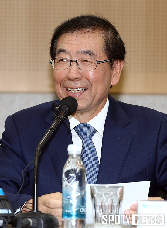 [포토S] 미소로 인사하는 박원순 서울시장